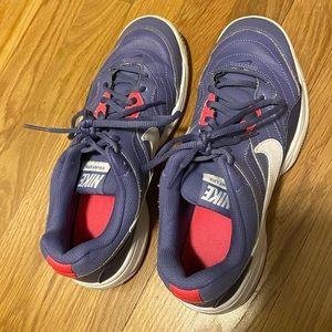Nike Court lite tennis shoes